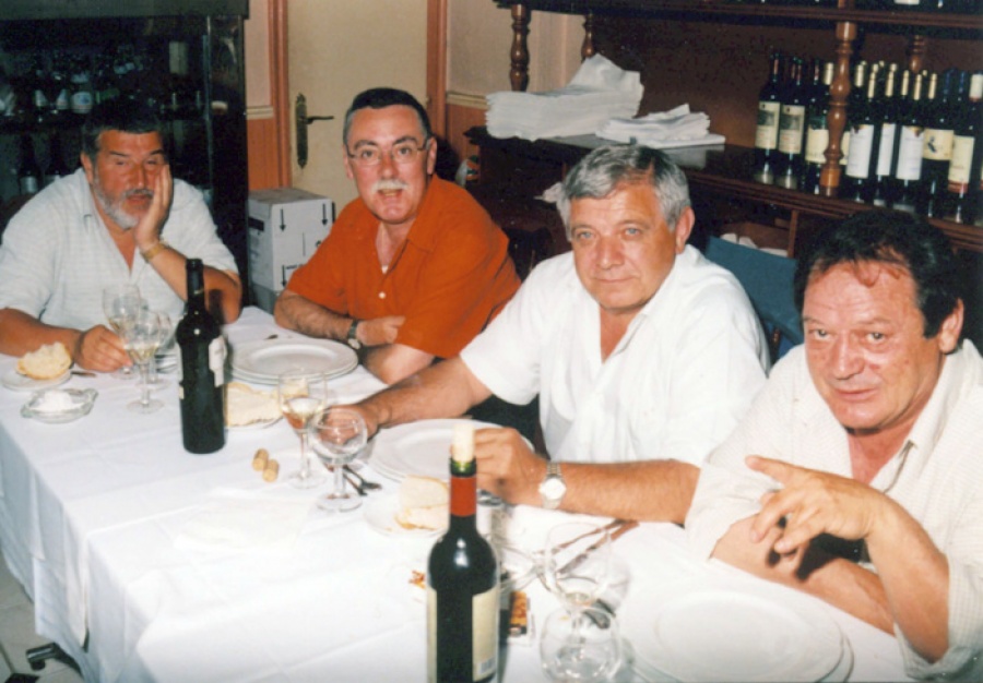 27 - En el restaurante Oasis - 2001